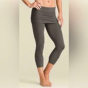 Athleta Zazen Skirted Legging Charcoal Gray Size Small. Side Ruching 2 in 1